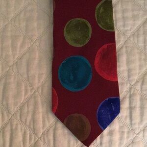 Elegant BOSS tie with bold circular patterns.They could be Christmas  ornaments.